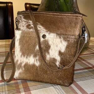 Myra cowhide bag 💼 EUC